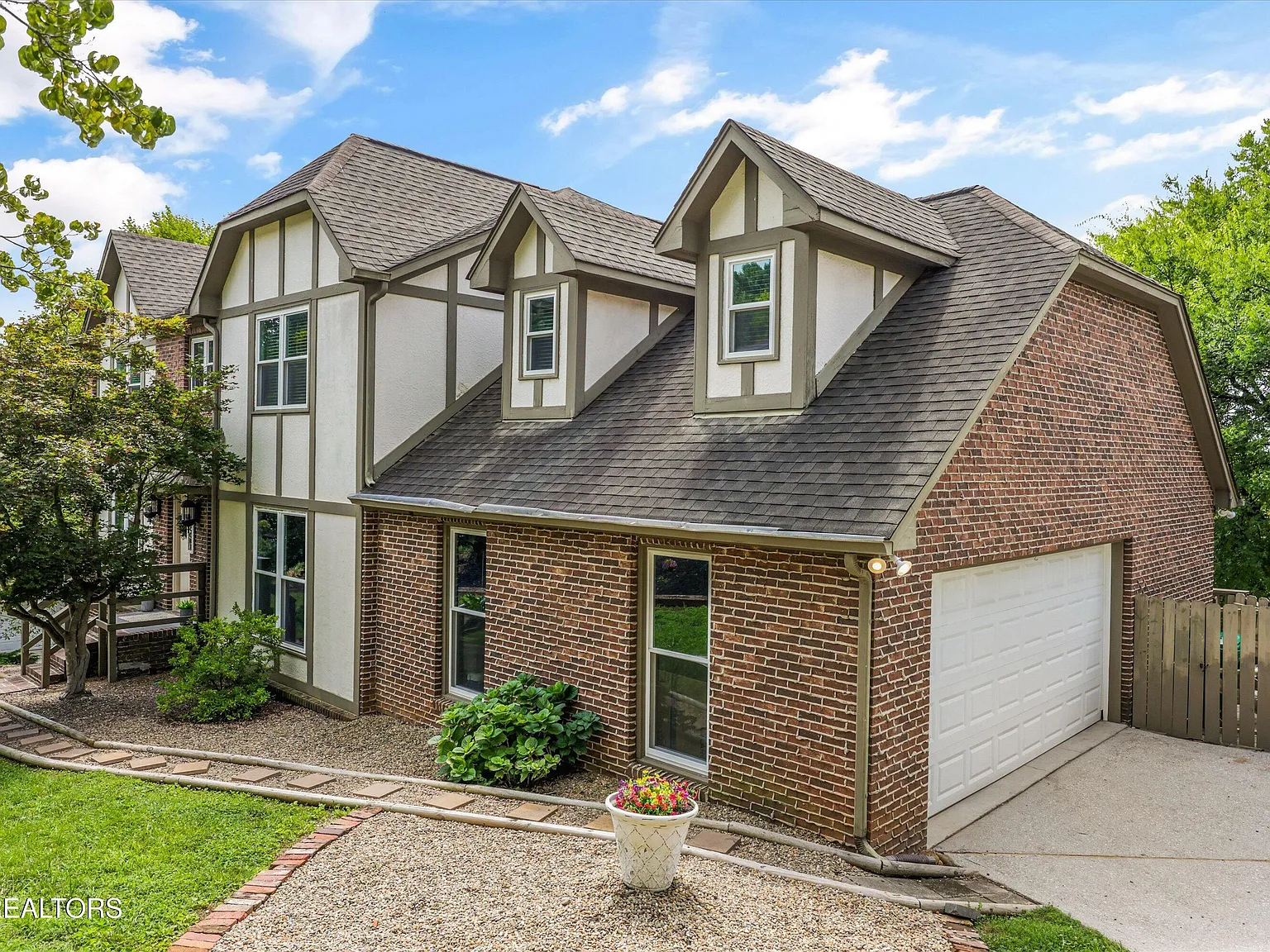 Attached two-car garage at 11016 Calloway View Dr